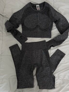 Gymshark Seamless Crop top Long Sleeve & High-Waist Leggings Set - Charcoal Gray